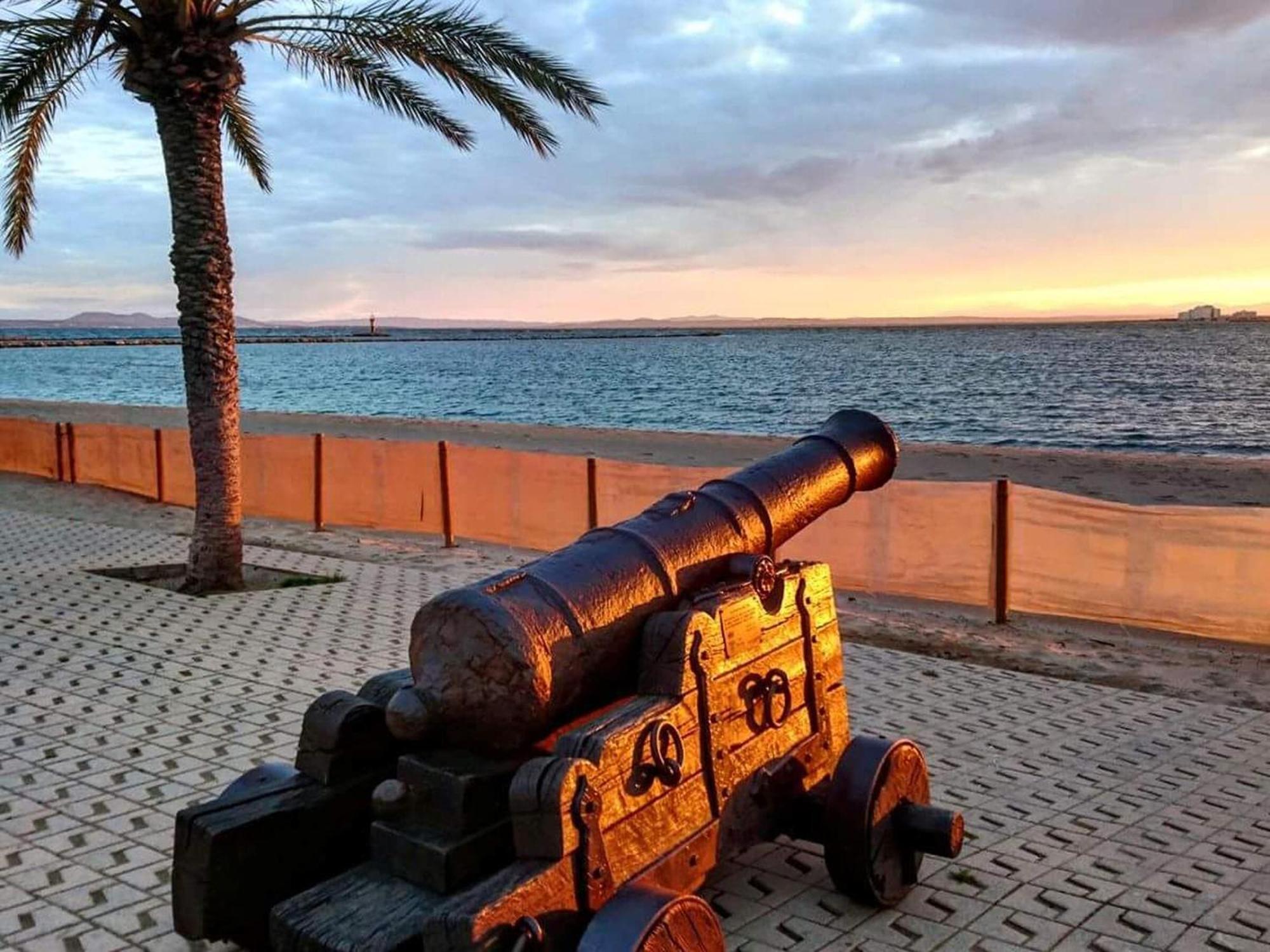 3277 Platja 6 112 , En 1ª Linea De Playa, La Mas Espaciosa De Roses. Disfrutara Del Olor Del Mar, De La Arena Bajo Sus Pies, Del Aire. . . - Es-258-17 Apartamento