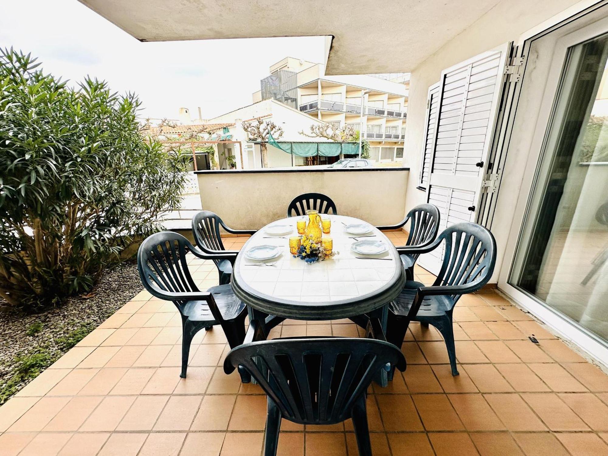 Appartement 3277 Platja 6 112 , En 1ª Linea De Playa, La Mas Espaciosa De Roses. Disfrutara Del Olor Del Mar, De La Arena Bajo Sus Pies, Del Aire. . . - Es-258-17 Roses